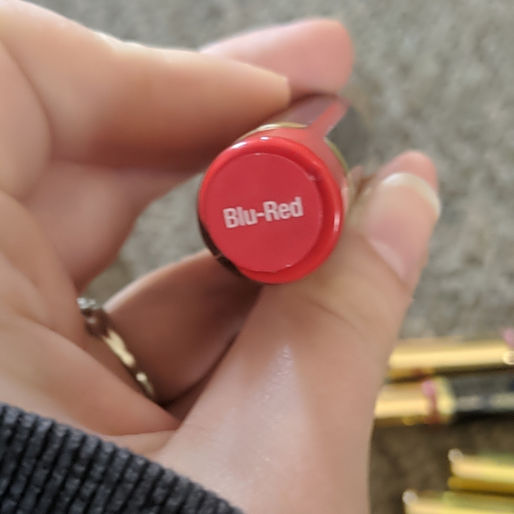 Blu-red lipsense